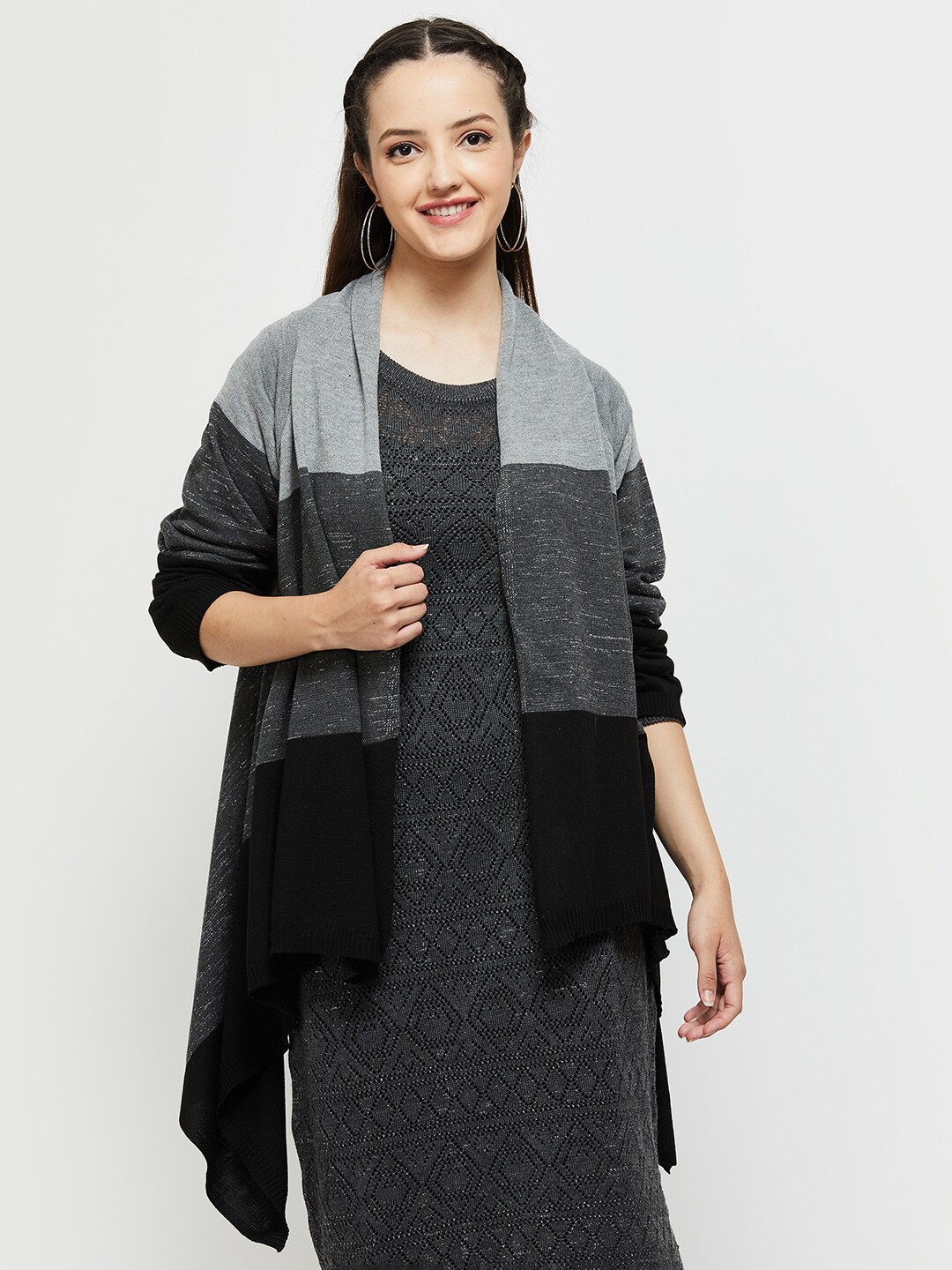 

max Women Grey & Black Colourblocked Shrug