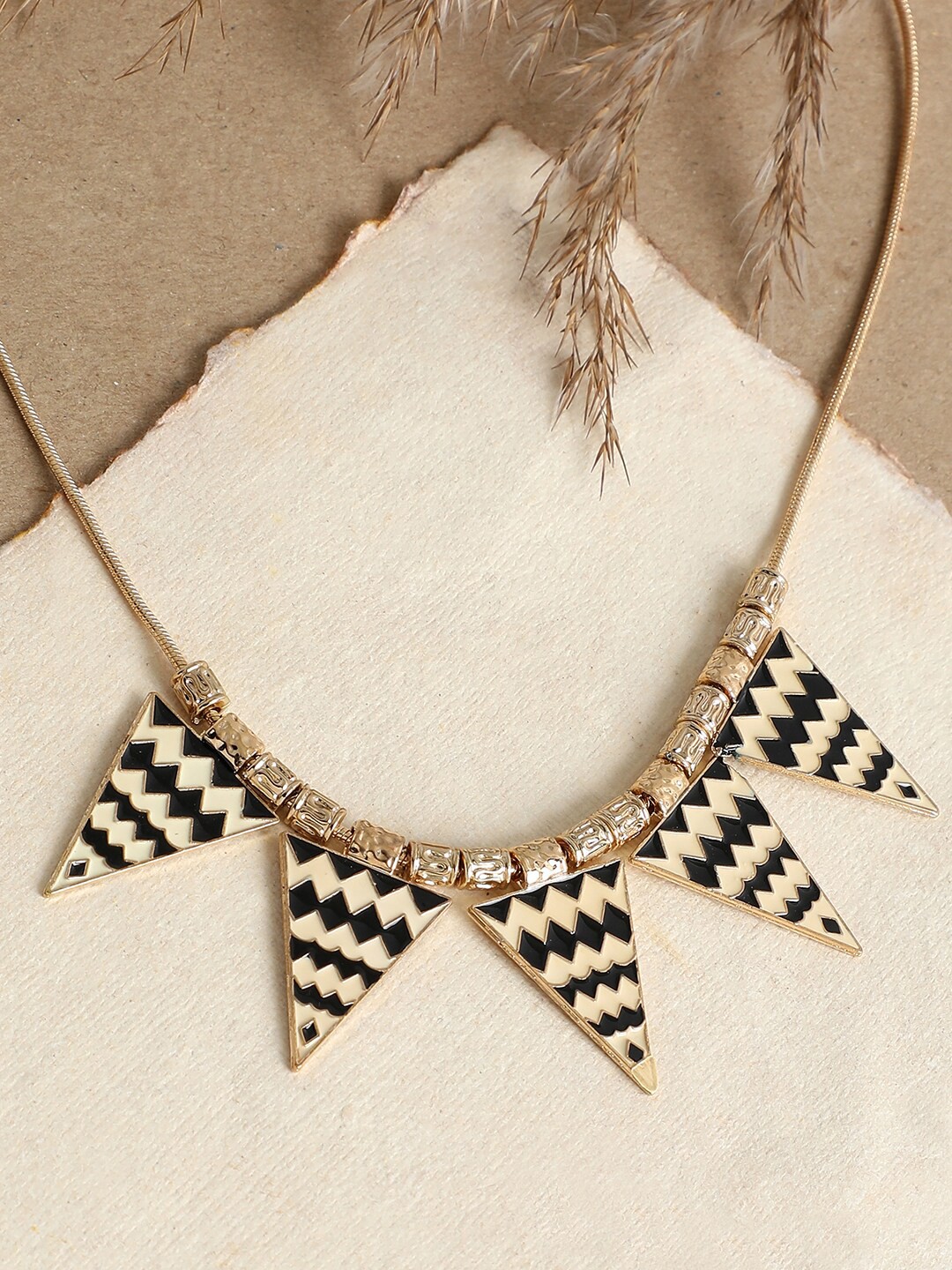 

SOHI White & Black Gold-Plated Necklace