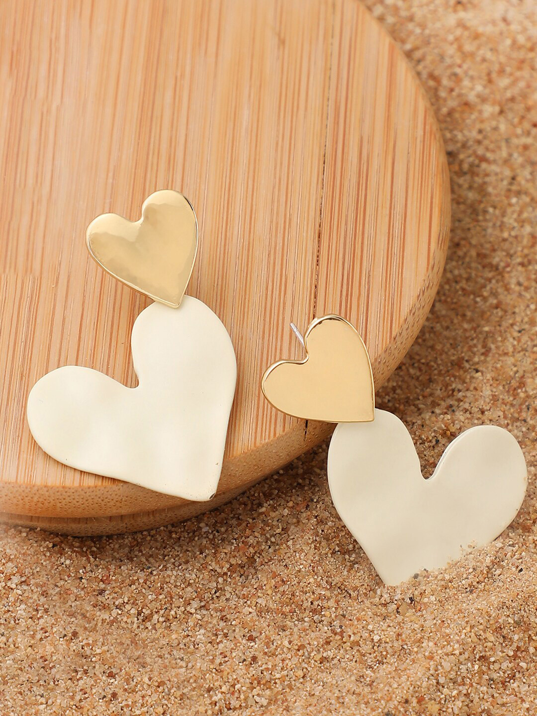 

SOHI White Contemporary Gold Plated Drop Earring