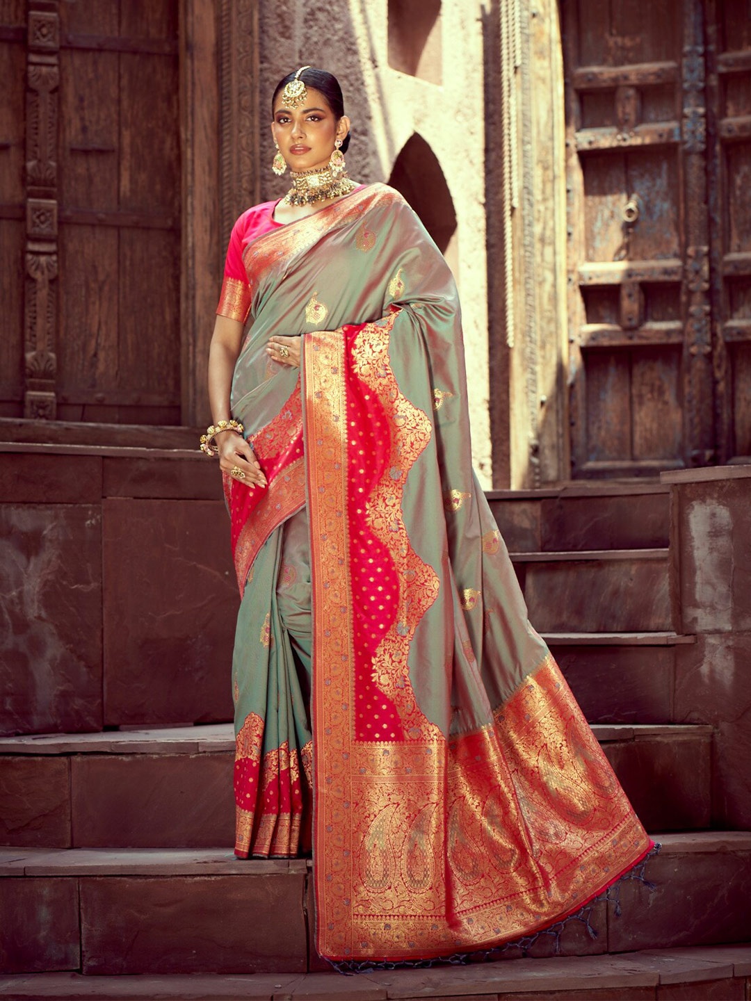 

elora Women Grey & Red Woven Design Zari Silk Blend Banarasi Saree