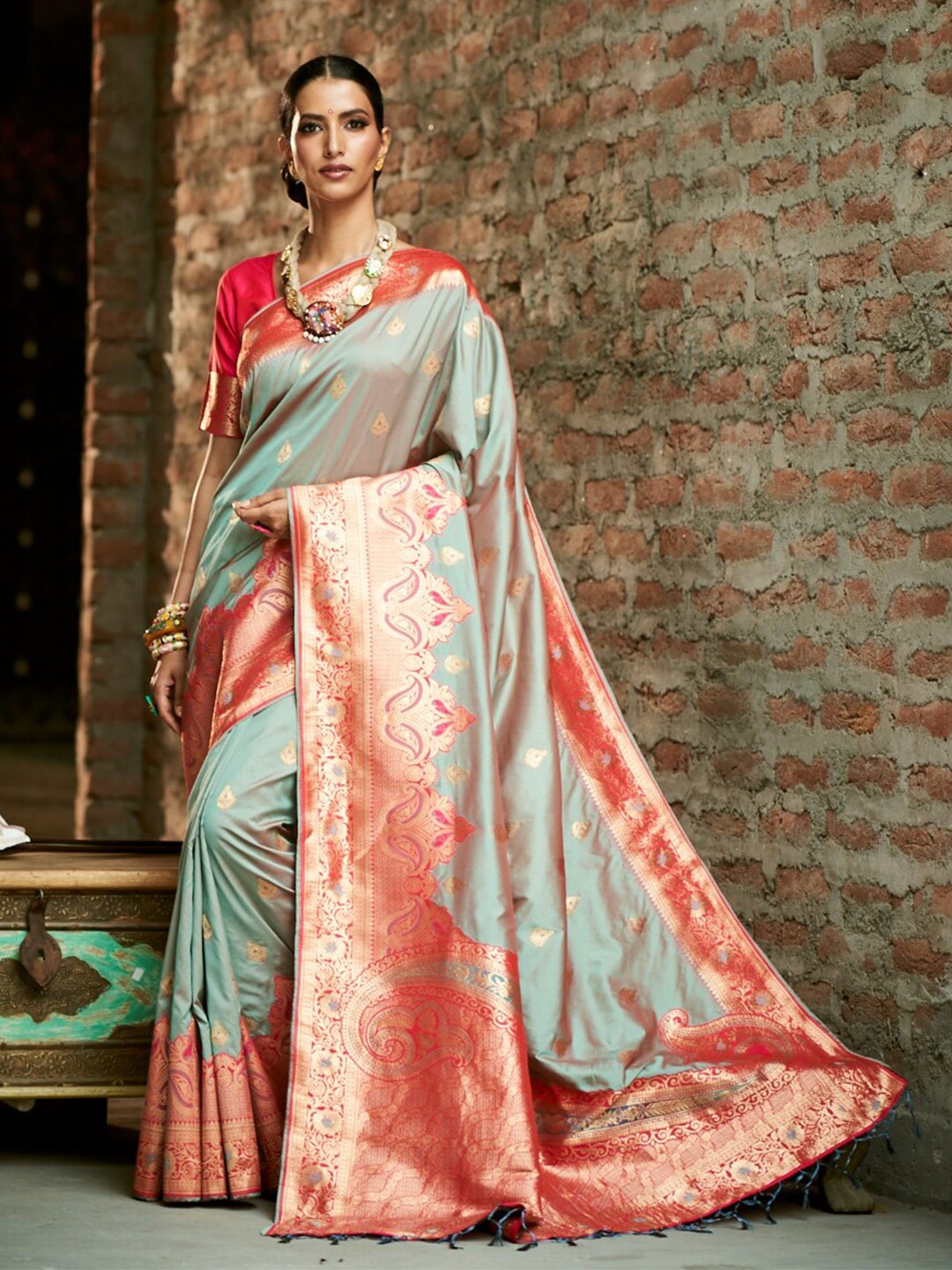 

elora Women Grey & Red Woven Design Zari Silk Blend Banarasi Saree
