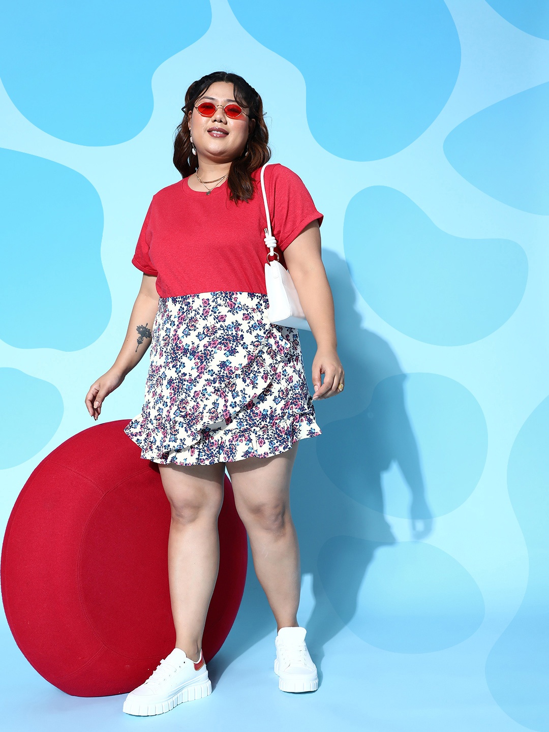 

Berrylush Curve Women White Plus Size Floral Printed Layered Mini Skirt