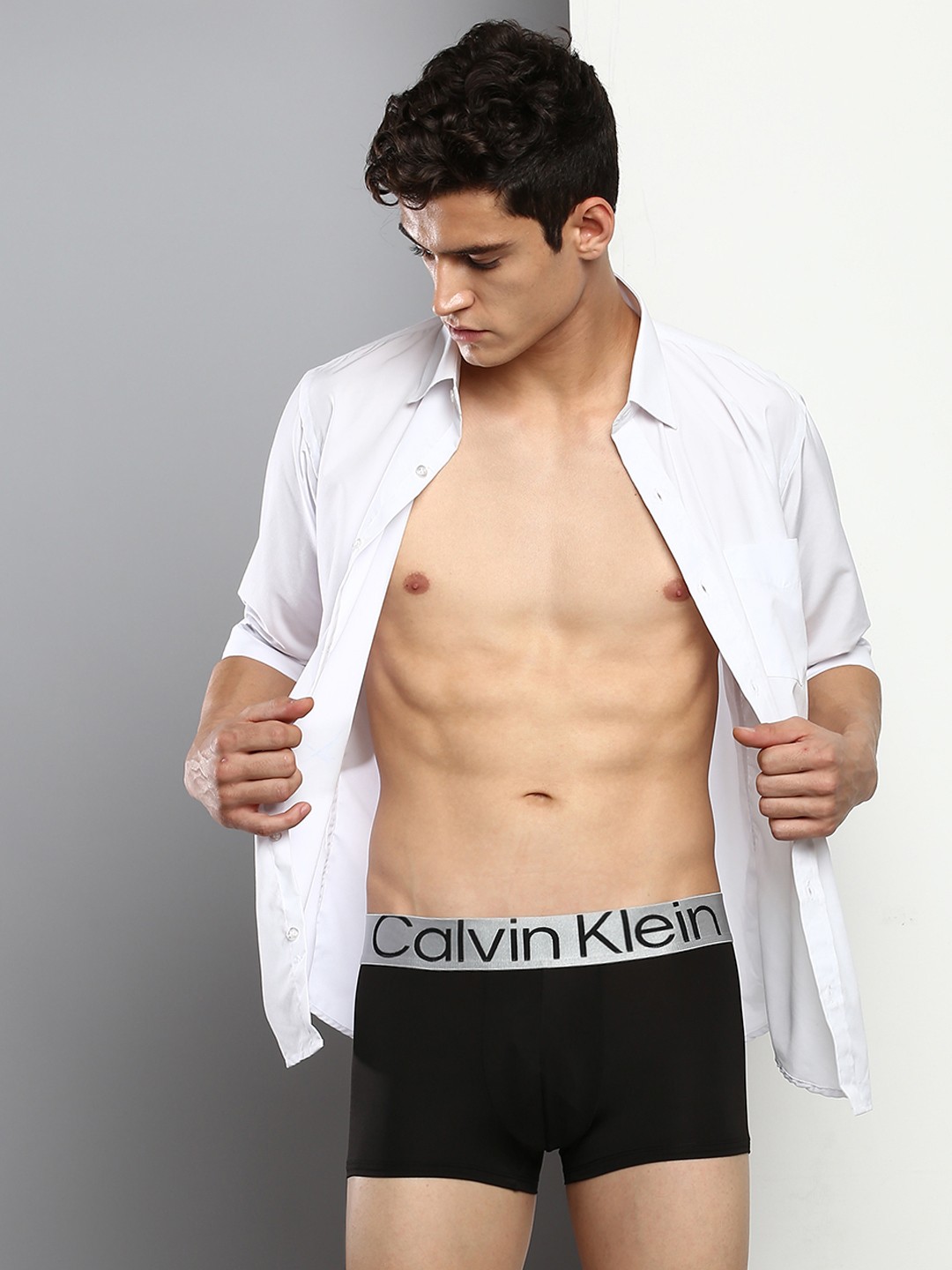 

Calvin Klein Underwear Men Black Solid Low Rise Trunk NB30746IF