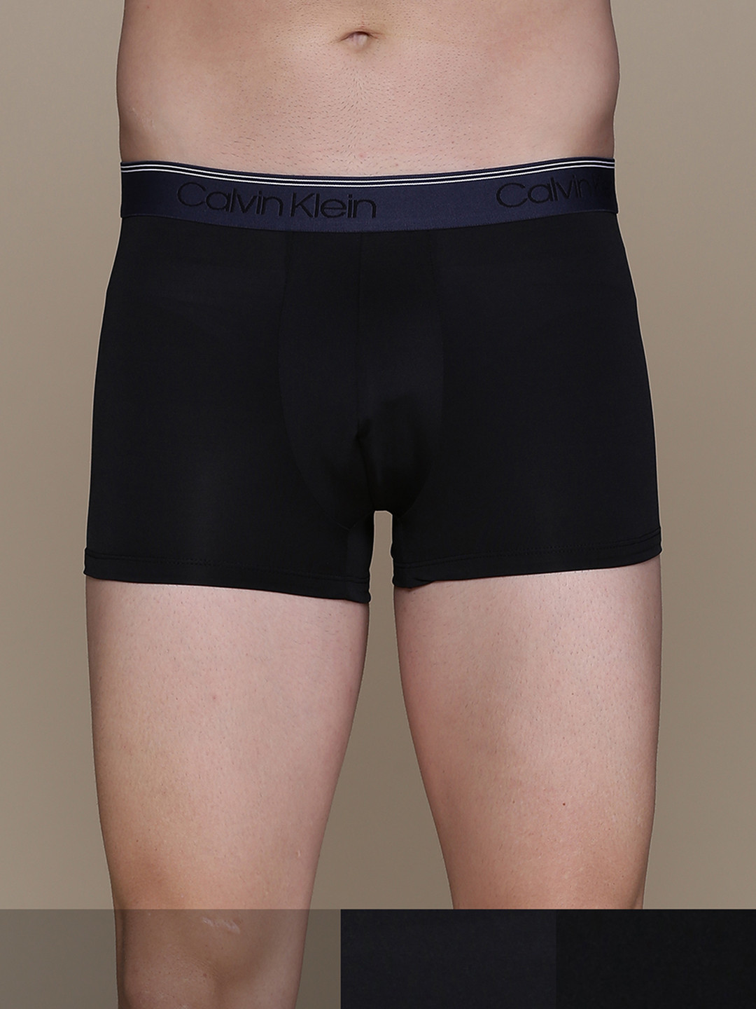 

Calvin Klein Underwear Men Pack of 3 Black Solid Trunks NB256985X