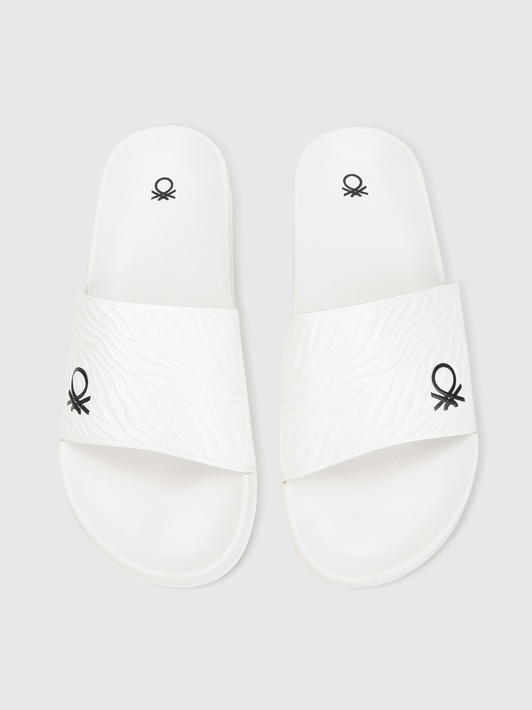 

United Colors of Benetton Men White & Black Solid Sliders