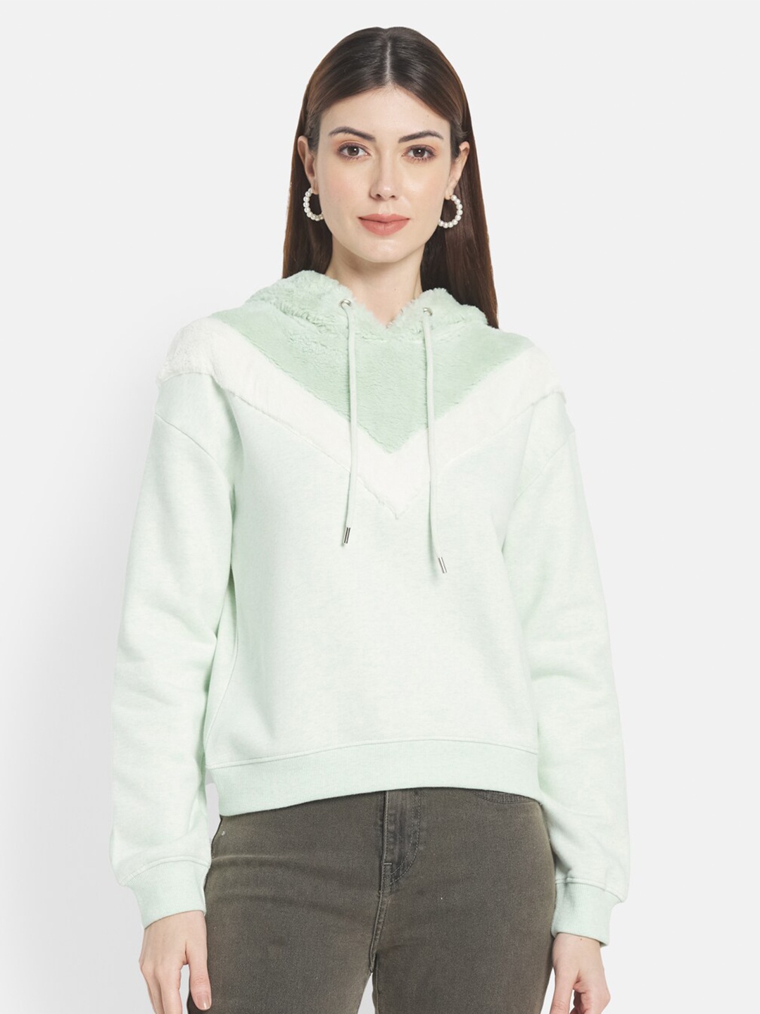 

METTLE Women Green Solid Hooded Sweatshirt