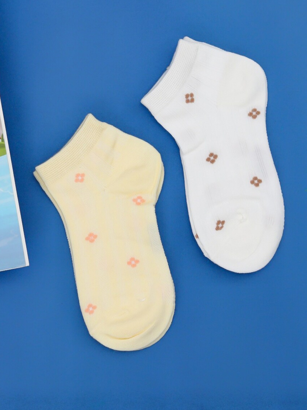 

Yellow Bee Girls Pack Of 2 Printed Cotton Ankle-Length Socks, White