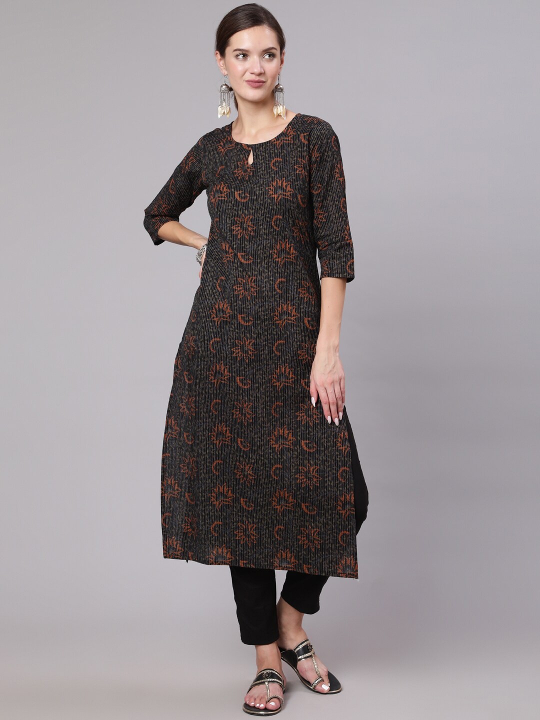 

Nayo Women Black Floral Printed Keyhole Neck Thread Work Cotton Kurta