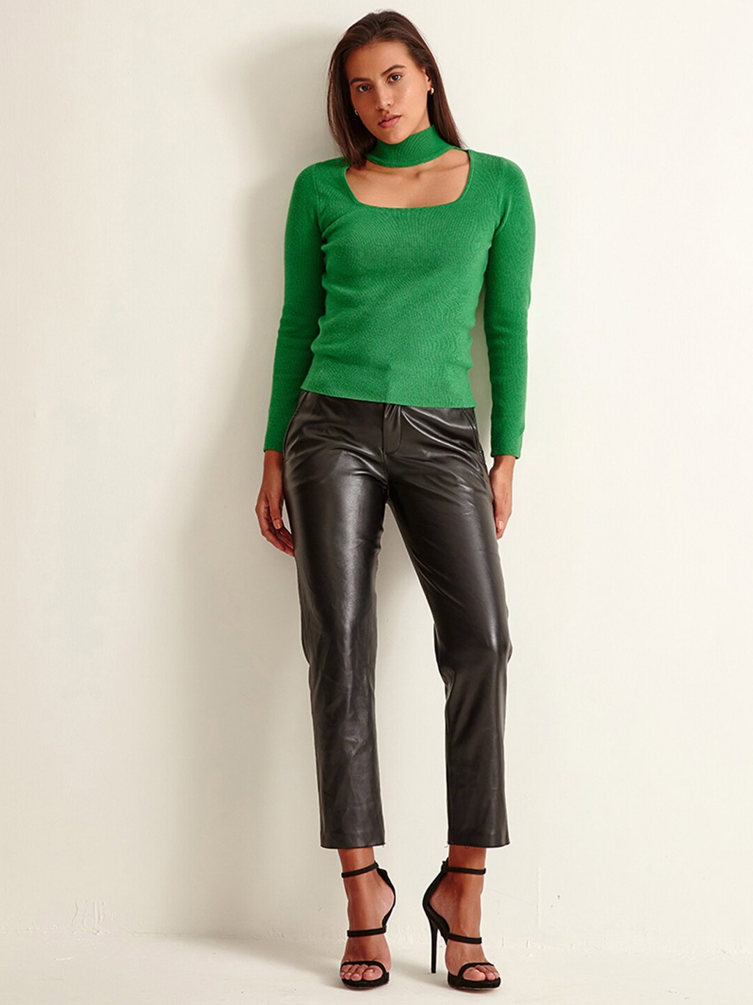 

COVER STORY Women Green Solid Pullover