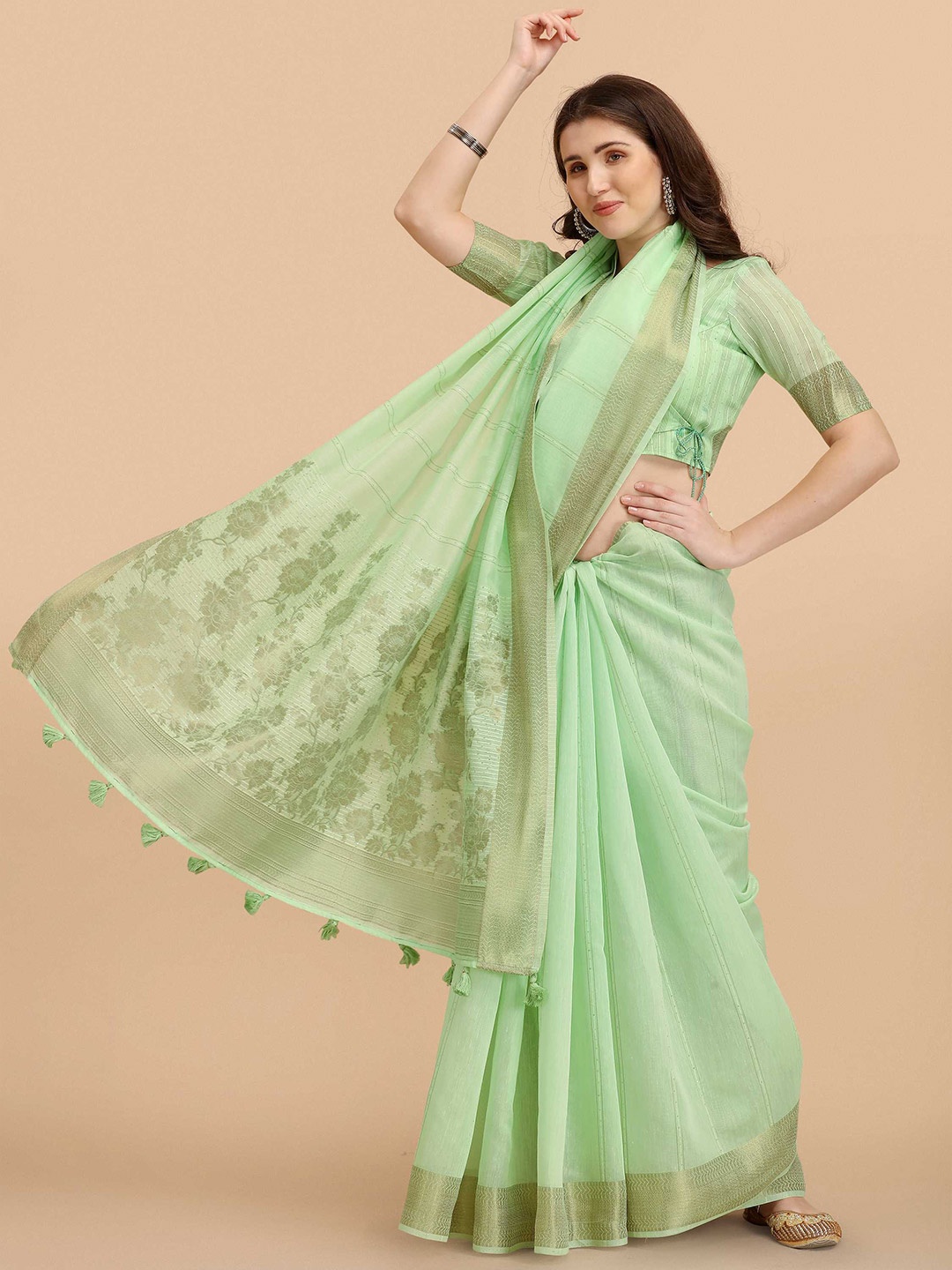 

DUNGRANI Women Sea Green & Gold-Toned Floral Silk Cotton Saree