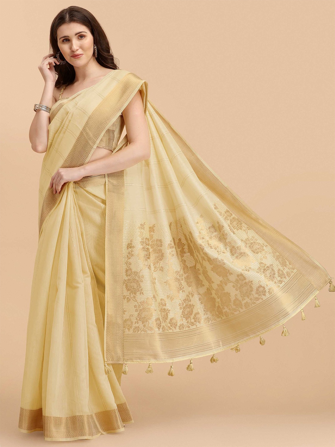 

DUNGRANI Women Yellow & Gold-Toned Floral Sequinned Silk Cotton Saree