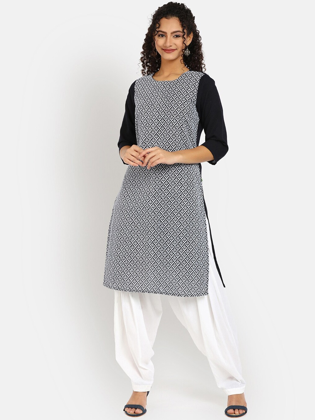 

V-Mart Women Navy Blue & White Geometric Printed Cotton Round Neck Kurta