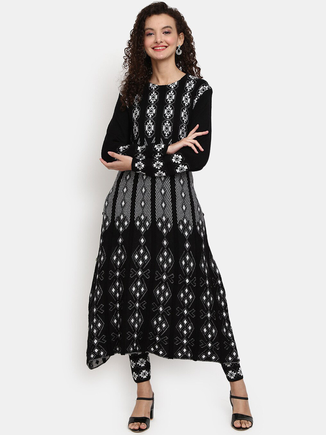 

V-Mart Women Black & White Embroidered Thread Work Acrylic Anarkali Kurta