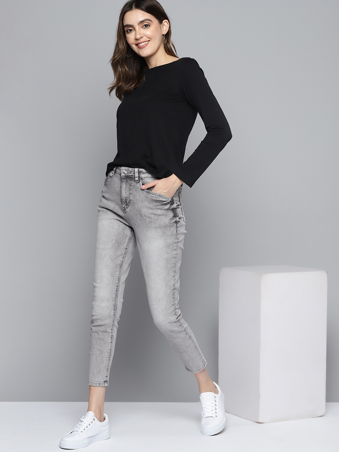 

Mast & Harbour Women Skinny Fit Light Fade Cropped Stretchable Jeans, Charcoal