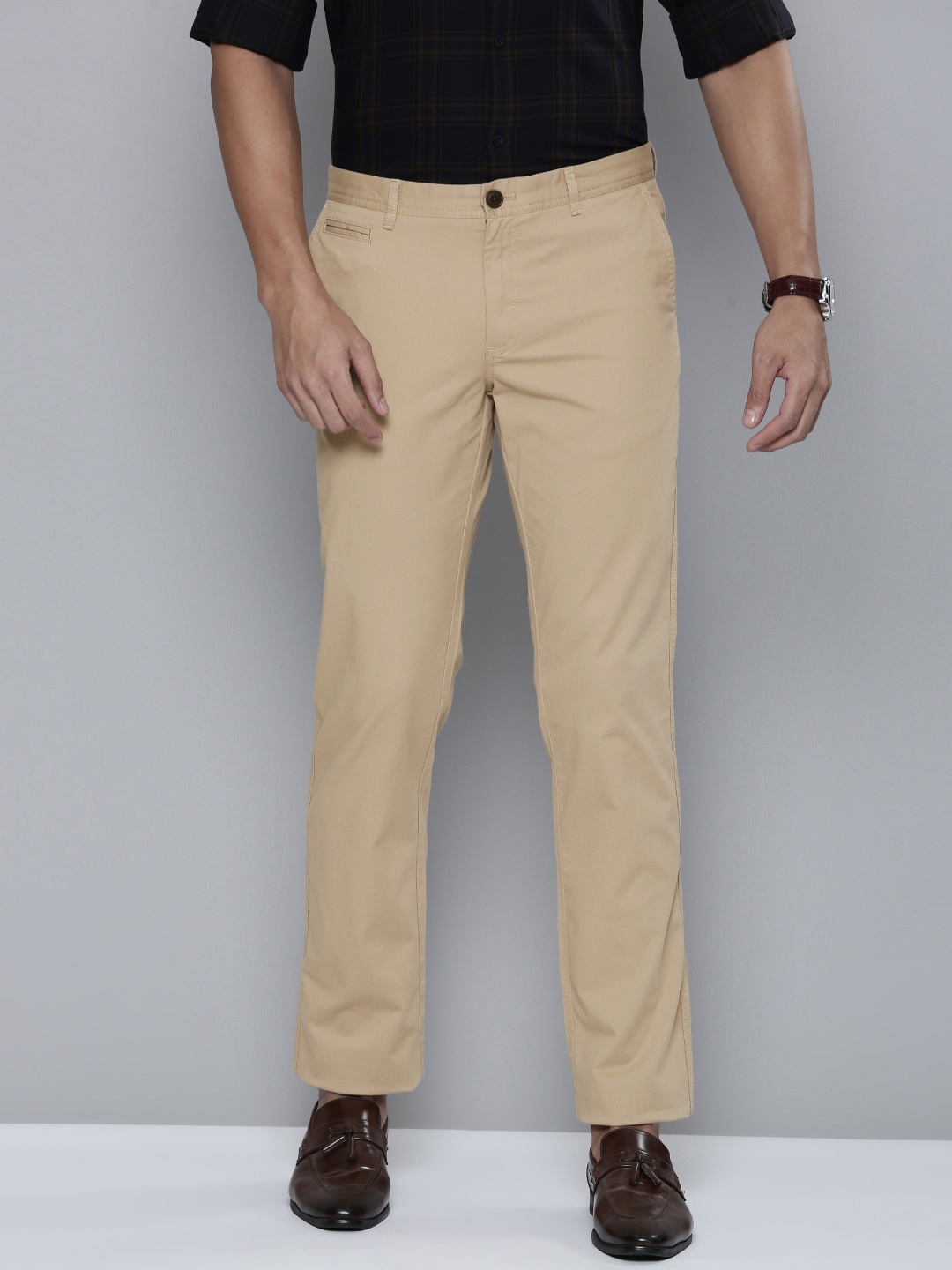 

Indian Terrain Men Solid Brooklyn Slim Fit Mid-Rise Woven Flat-Front Pure Cotton Chinos, Khaki