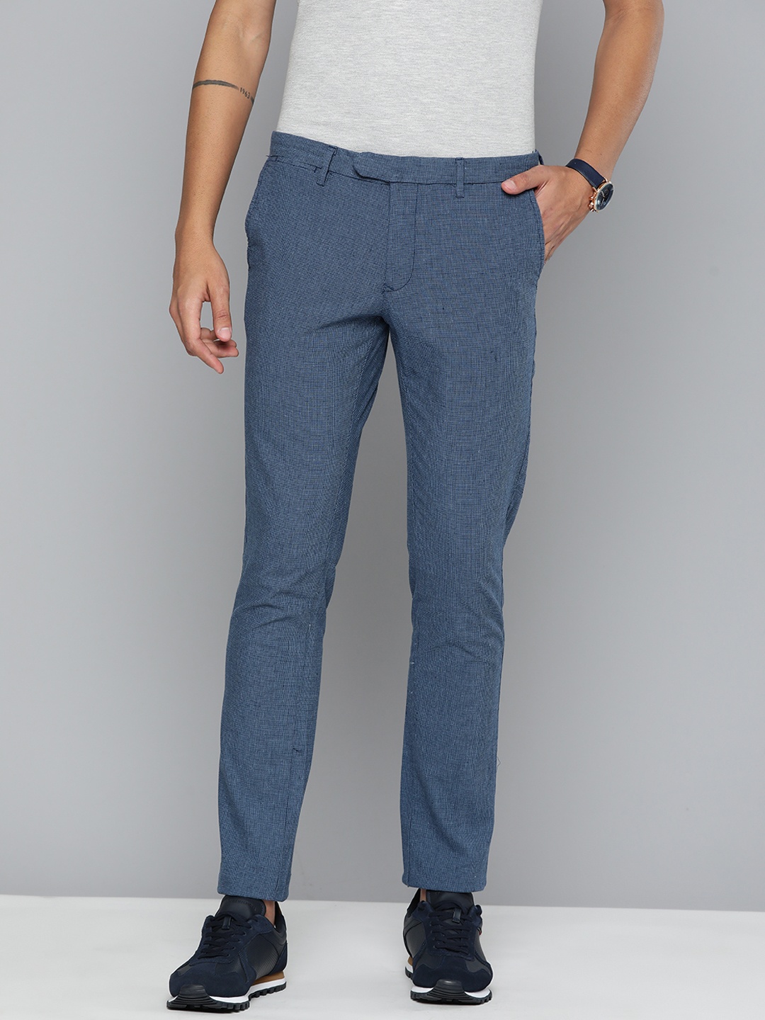 

Indian Terrain Men Checked Brooklyn Slim Fit Trousers, Navy blue
