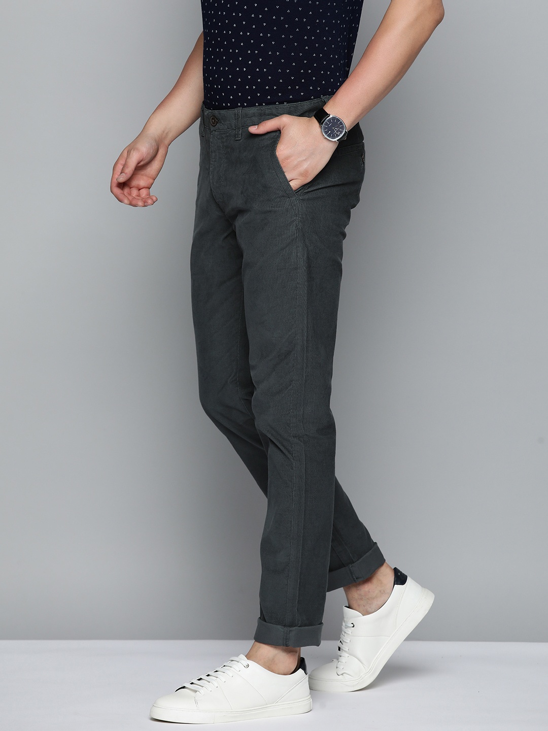 

Indian Terrain Men Brooklyn Slim Fit Corduroy Trousers, Green