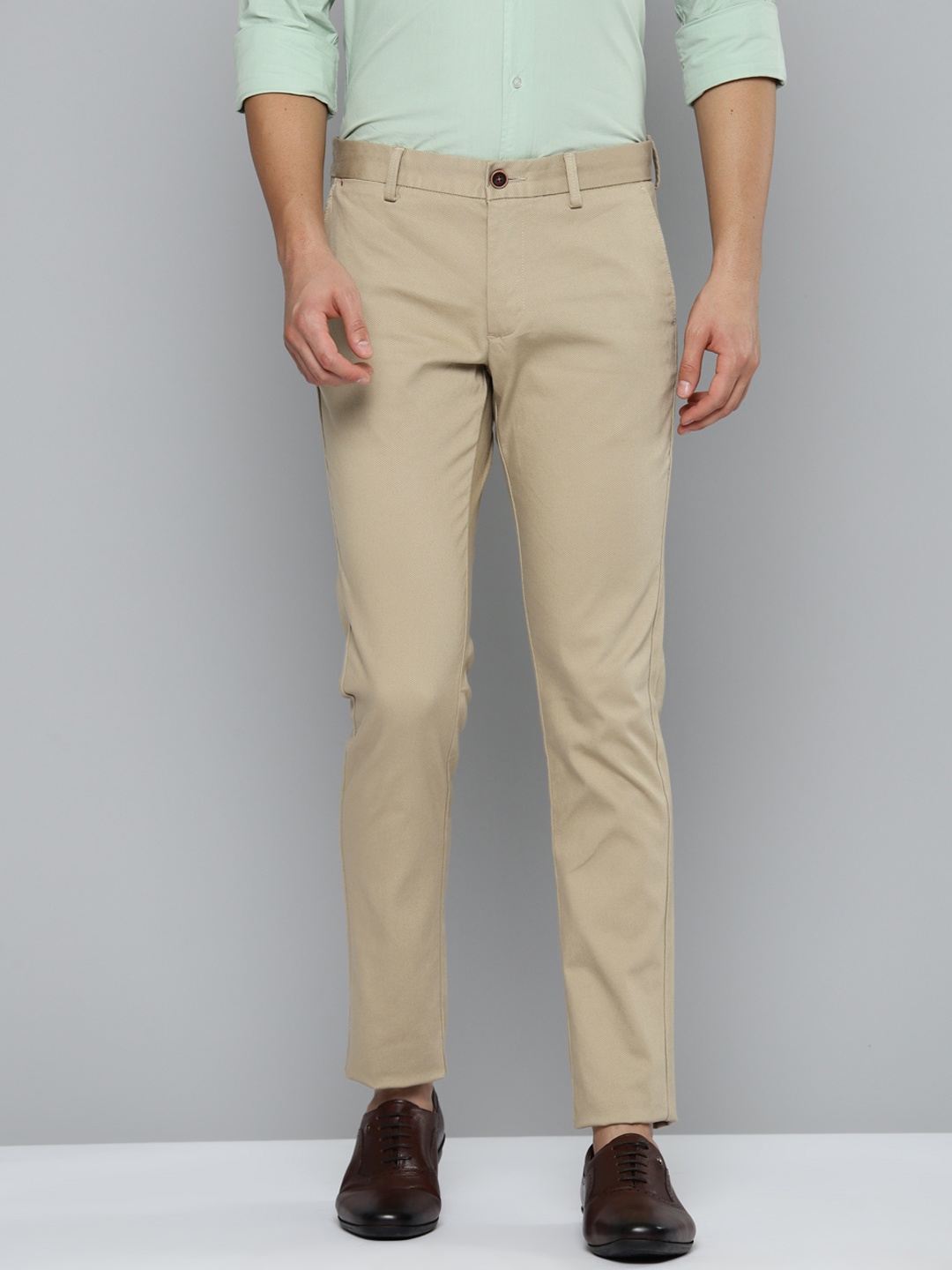 

Indian Terrain Men Pure Cotton Textured Brooklyn Slim Fit Trousers, Beige