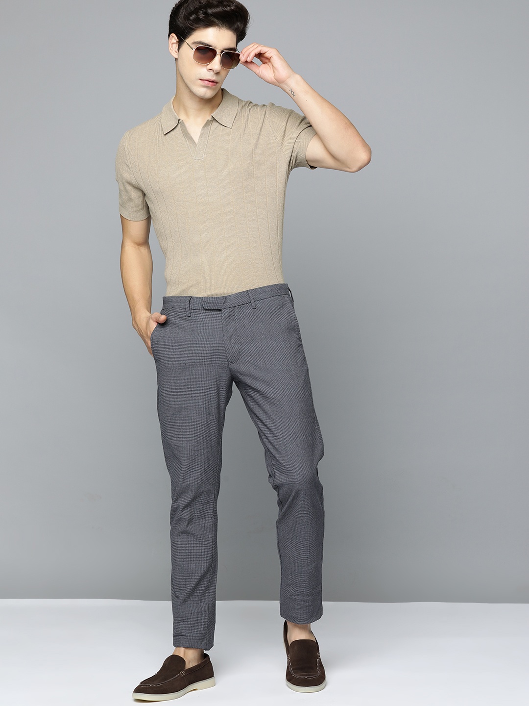 

Indian Terrain Men Textured Brooklyn Slim Fit Trousers, Grey