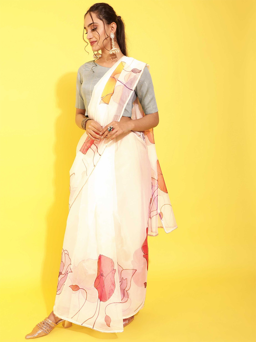 

DUNGRANI White & Pink Floral Organza Saree