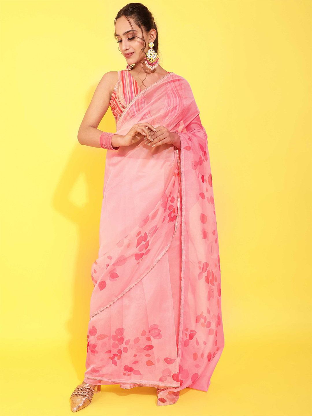 

DUNGRANI Pink & Red Floral Organza Saree