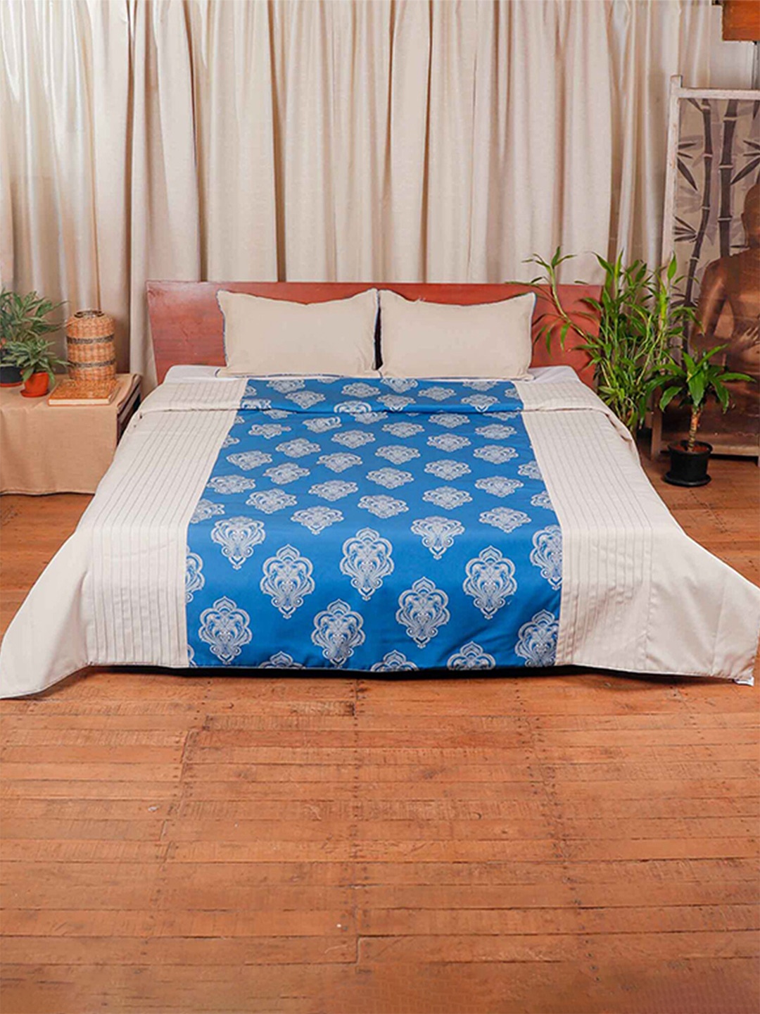 

ZEBA Blue & Cream Printed Mild Winter 350 GSM Double Bed Quilt with 2 Pillow Shams