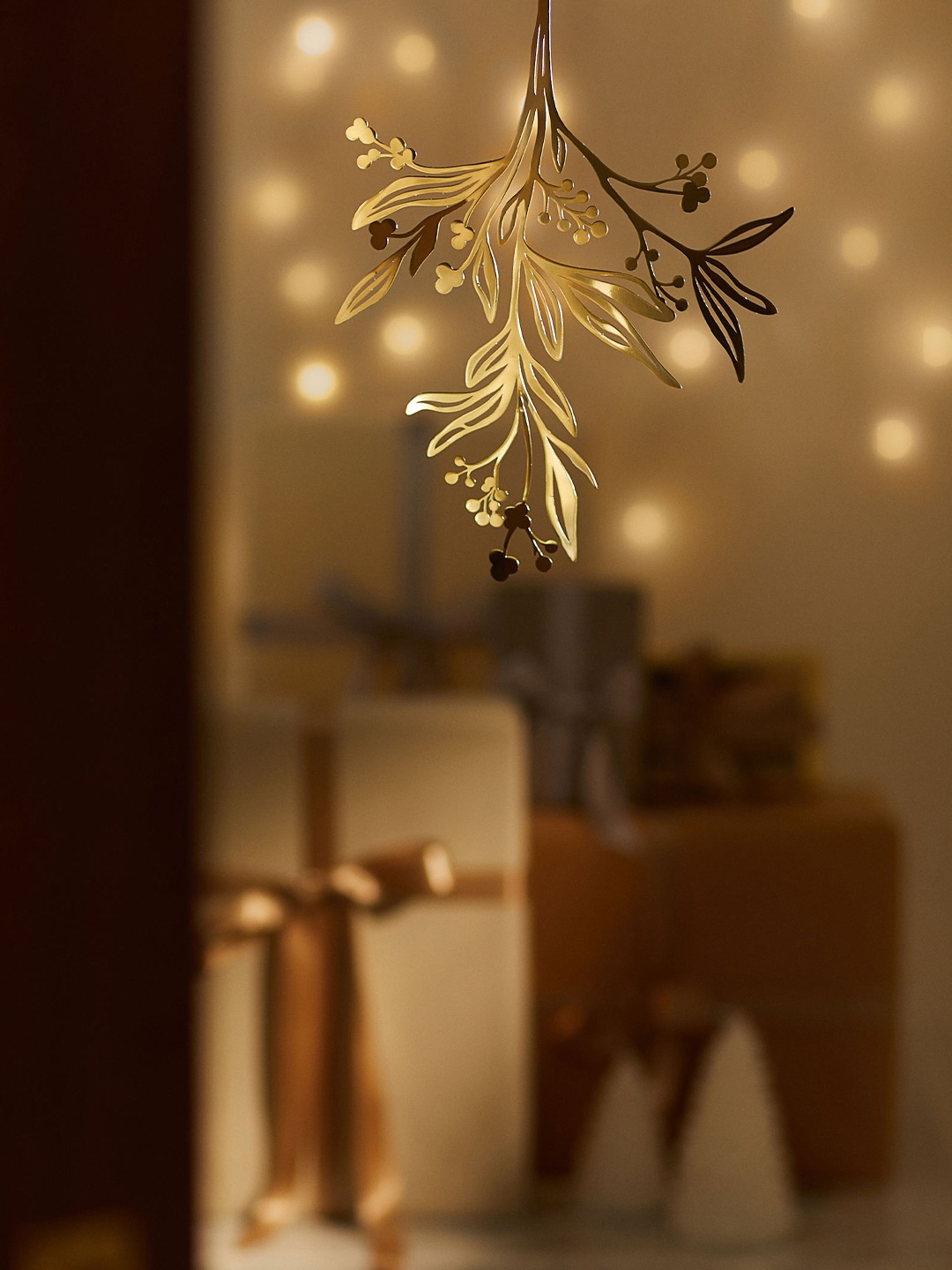 

H&M Gold Toned Metal Mistletoe Ornament