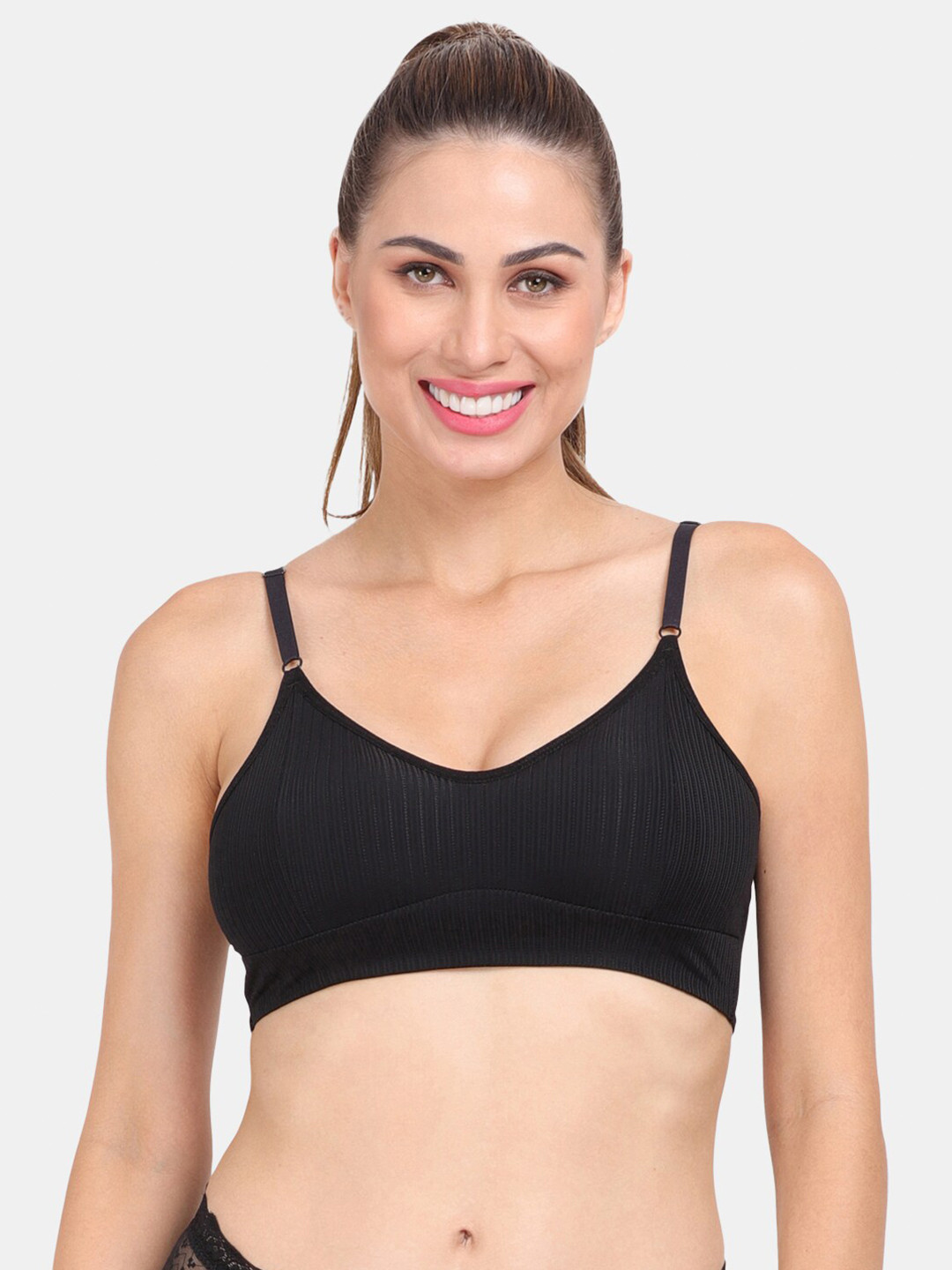 

Amour Secret Black Lightly Padded Dry Fit Sports Bra