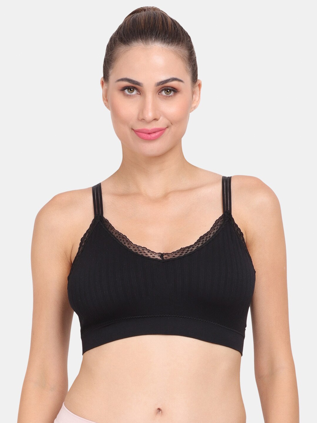 

Amour Secret Black Lightly Padded Dry Fit Sports Bra