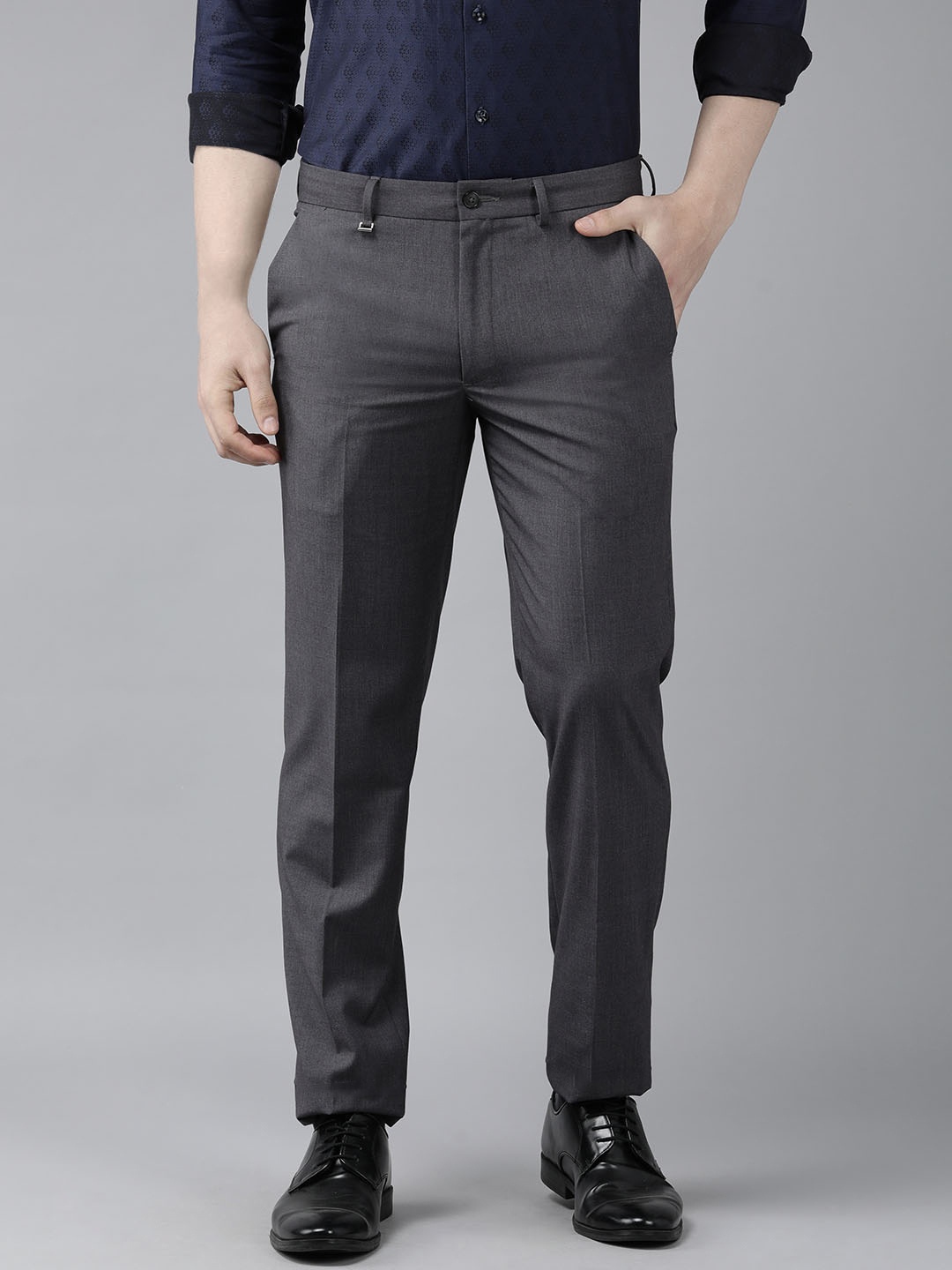 

Van Heusen Men Solid Slim Fit Trousers, Grey