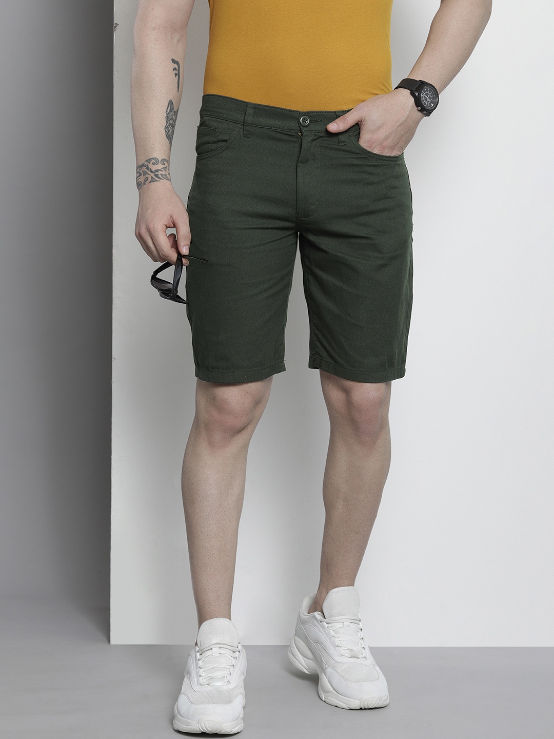 

The Indian Garage Co Men Slim Fit Outdoor Pure Cotton Shorts, Olive
