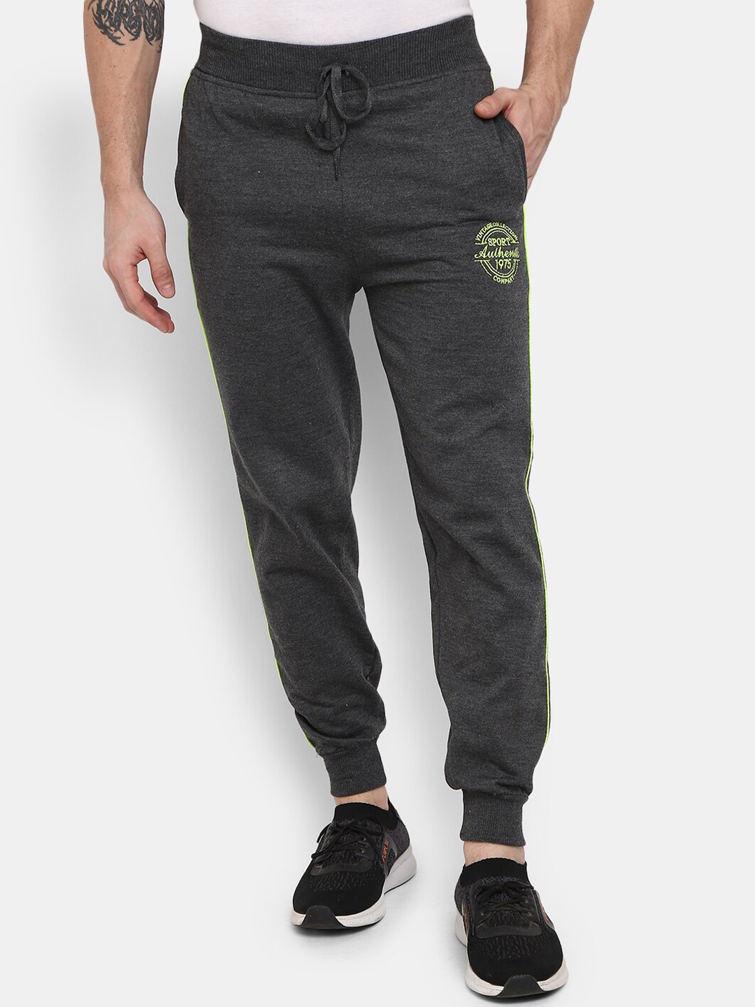 

V-Mart Men Grey Solid Regular Fit Joggers