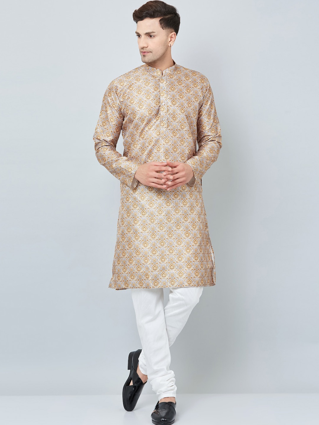 

Armaan Ethnic Men Silver-Toned Floral Printed Kurta with Churidar