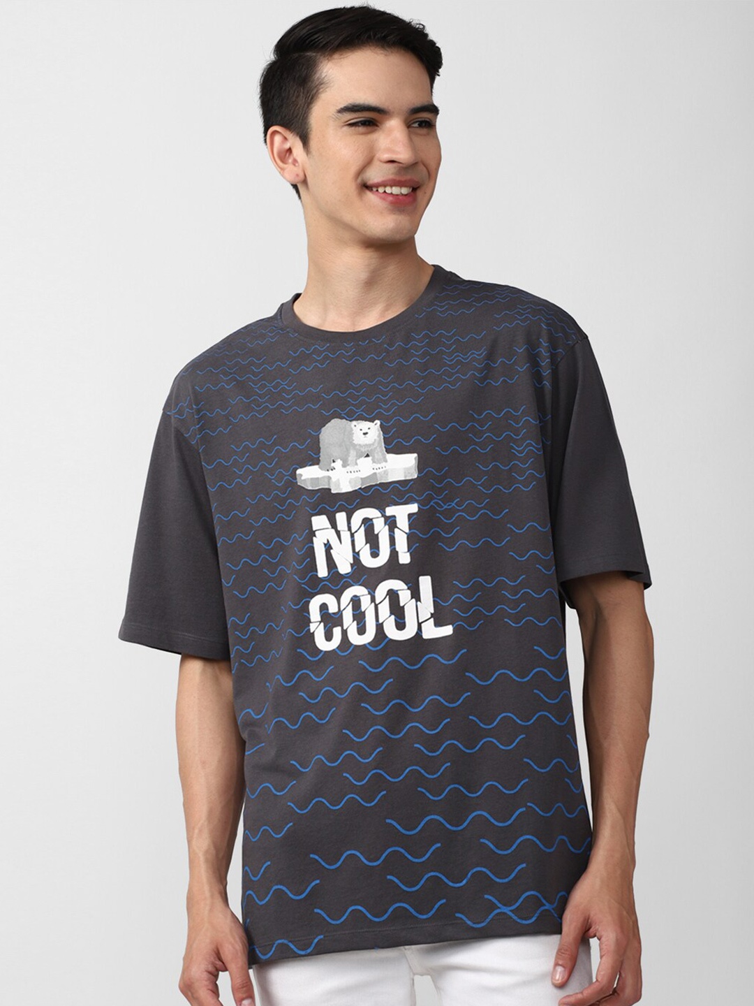 

FOREVER 21 Men Grey Typography Printed Drop-Shoulder Sleeves Cotton T-shirt