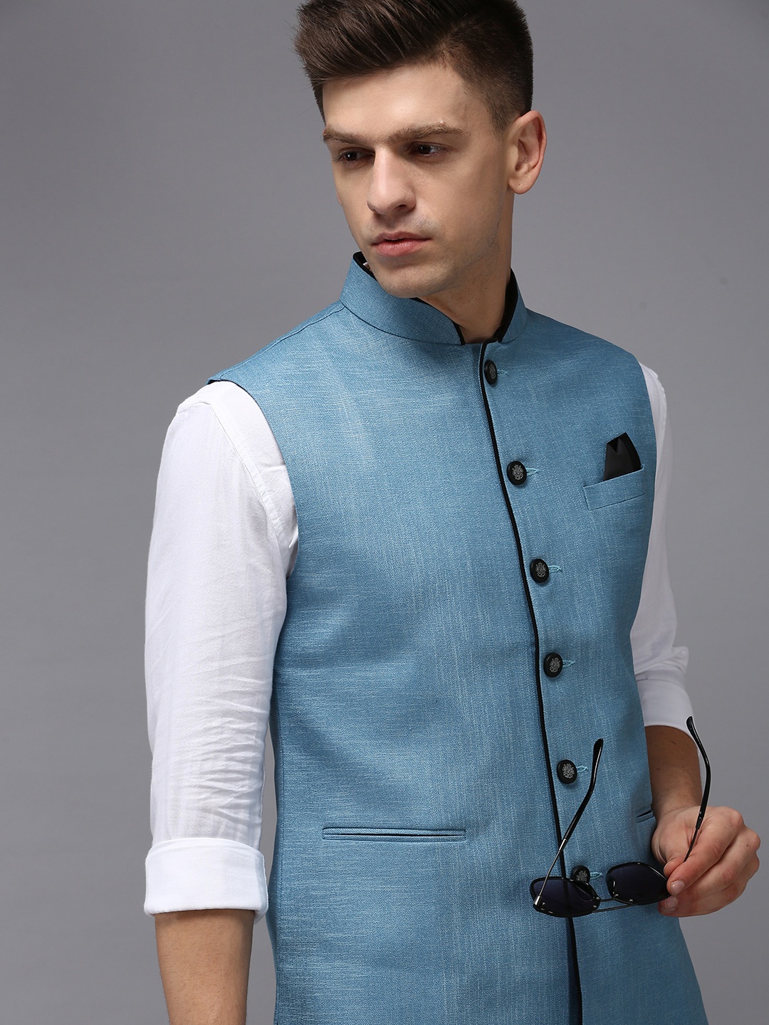 

SHOWOFF Men Blue Solid Nehru Jackets
