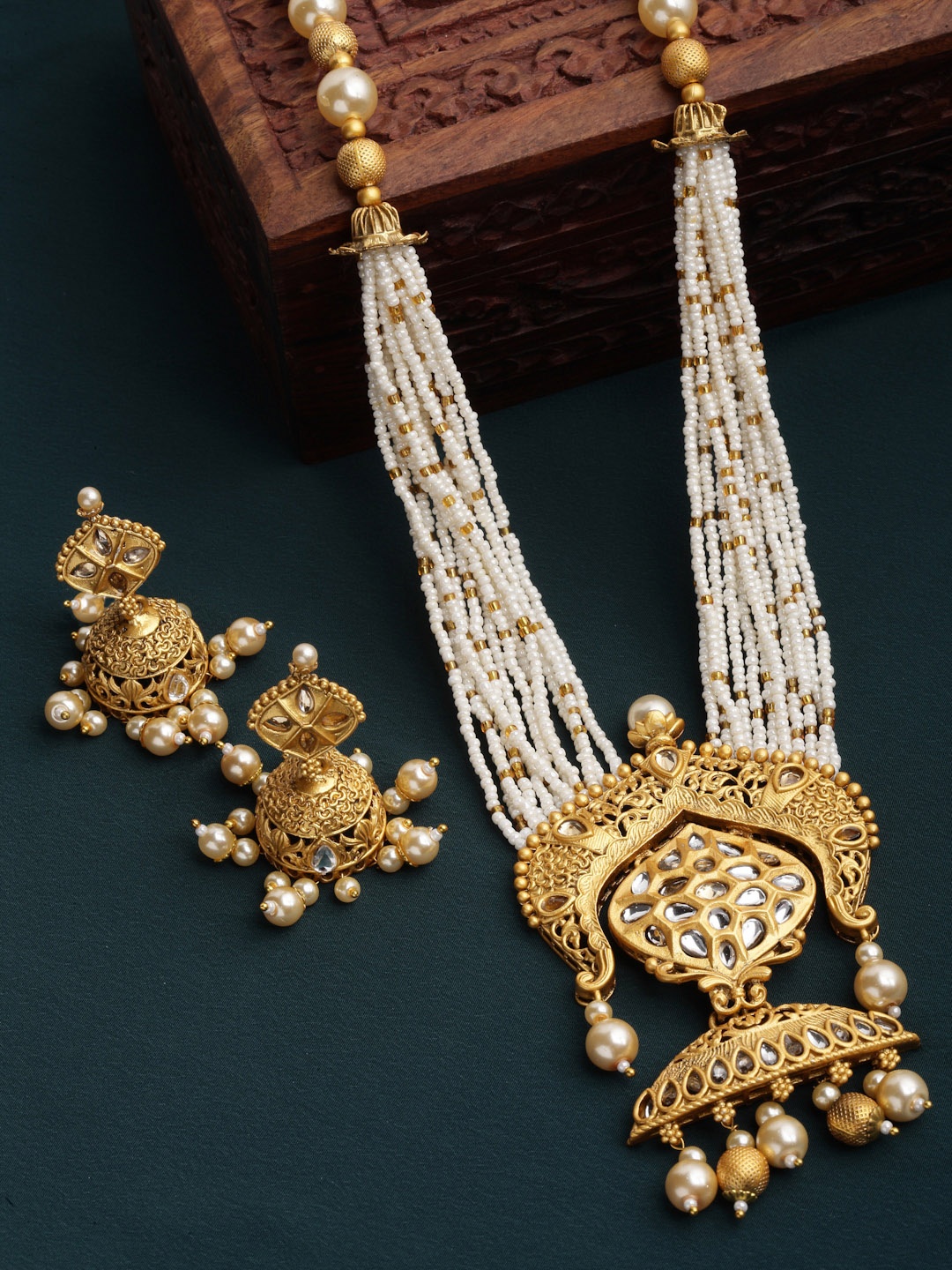 

PANASH Gold-Plated & White Kundan & Pearl Beaded Jewellery Set