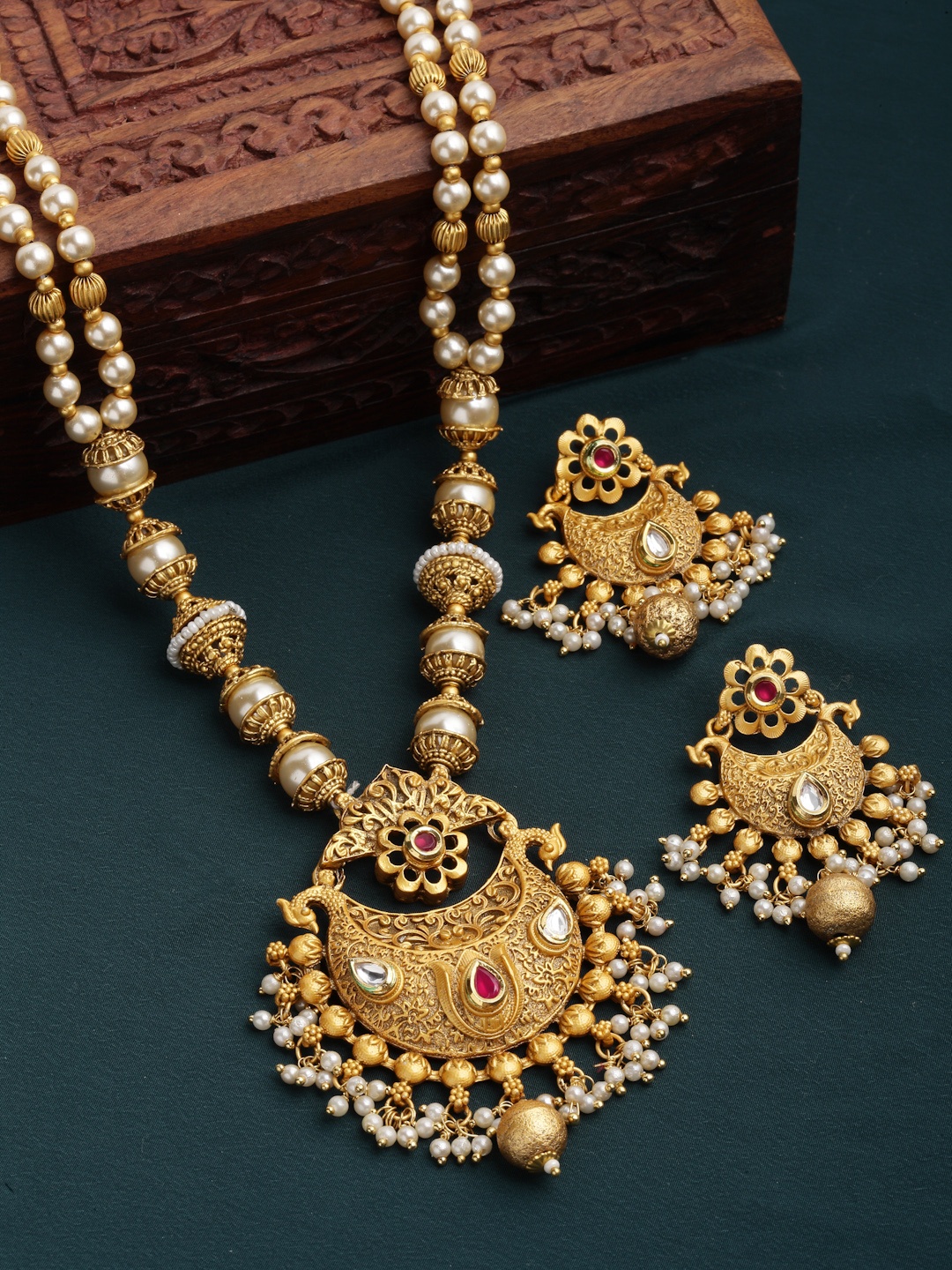 

PANASH Gold-Plated & White Kundan Jewellery Set