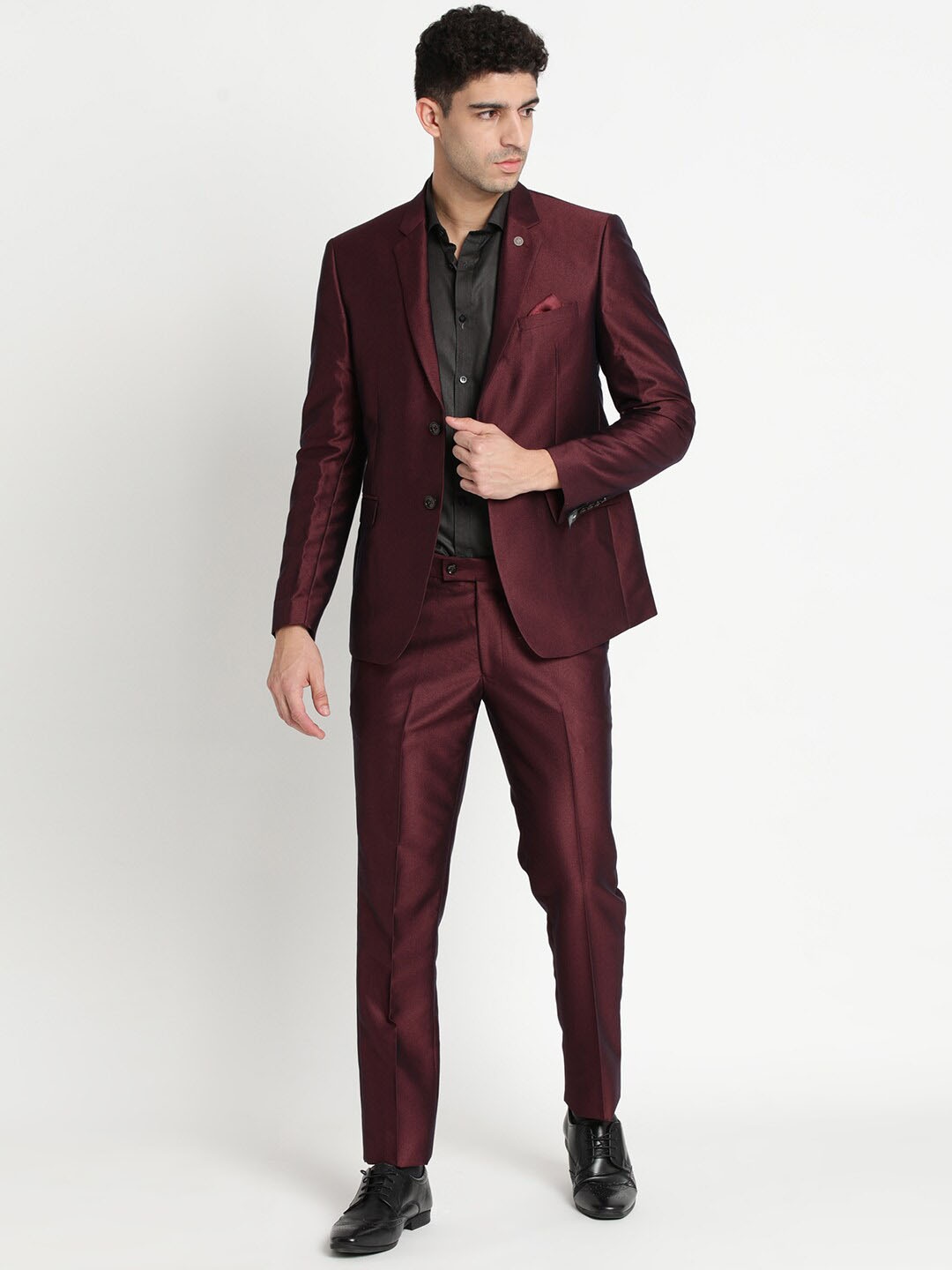 

Turtle Men 2 Piece Maroon Solid Slim-Fit Single-Breasted Suits