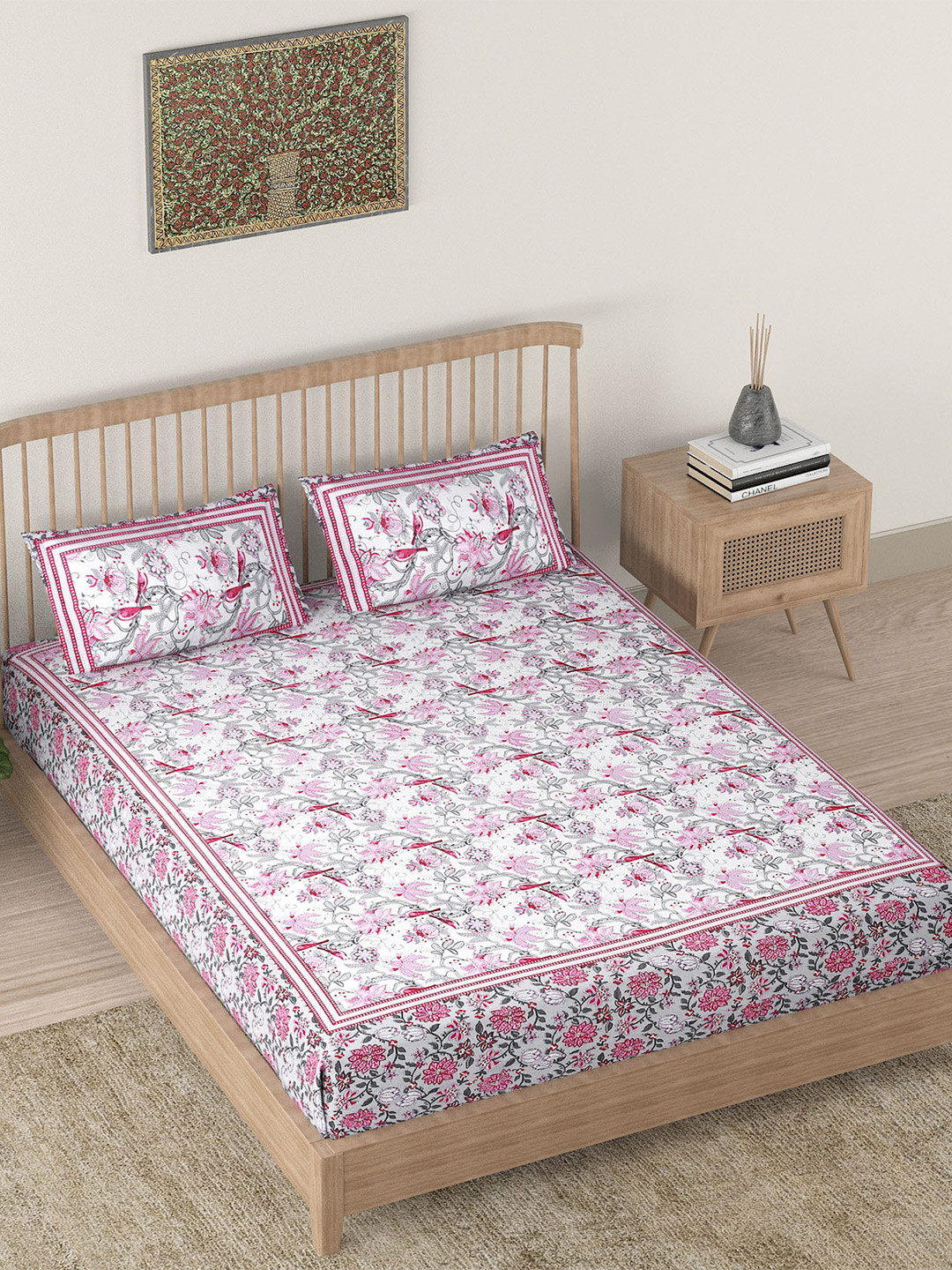 

EK BY EKTA KAPOOR White & Pink Printed 120 TC Cotton King Bedsheet with 2 Pillow Covers