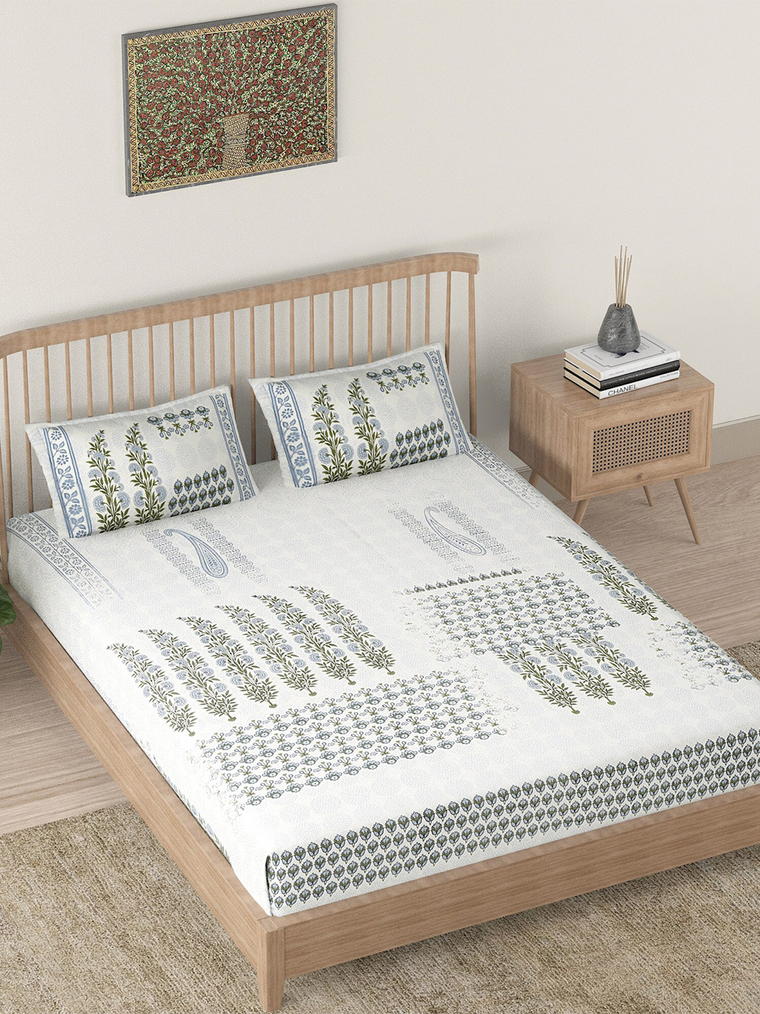 

EK BY EKTA KAPOOR White & Blue Printed 120 TC Cotton King Bedsheet with 2 Pillow Covers