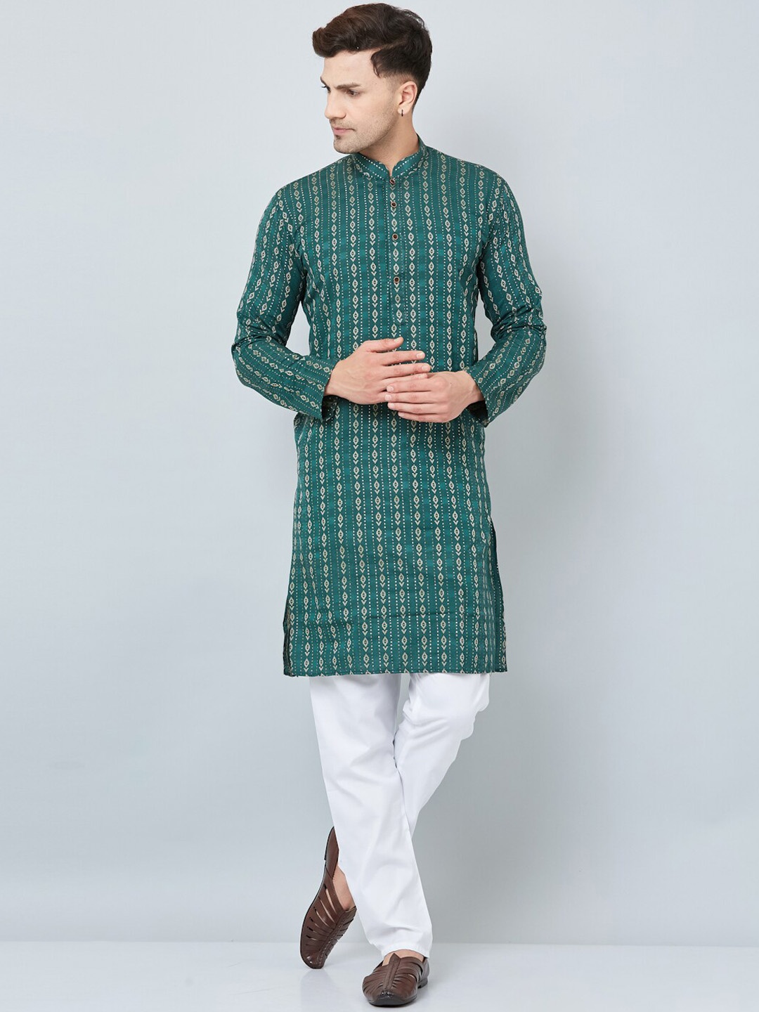 

Armaan Ethnic Men Green Kurta with Pyjamas