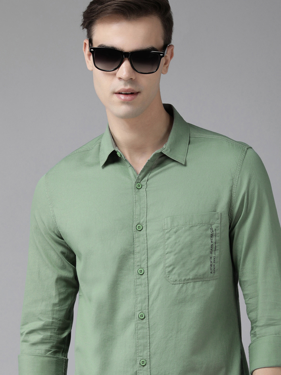 

SPYKAR Men Pure Cotton Self Design Textured Casual Shirt, Green