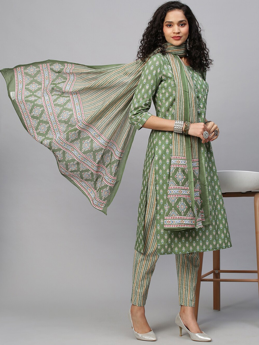 

INDYES Women Green Ethnic Motifs Printed Gotta Patti Pure Cotton Kurta &Trouser & Dupatta