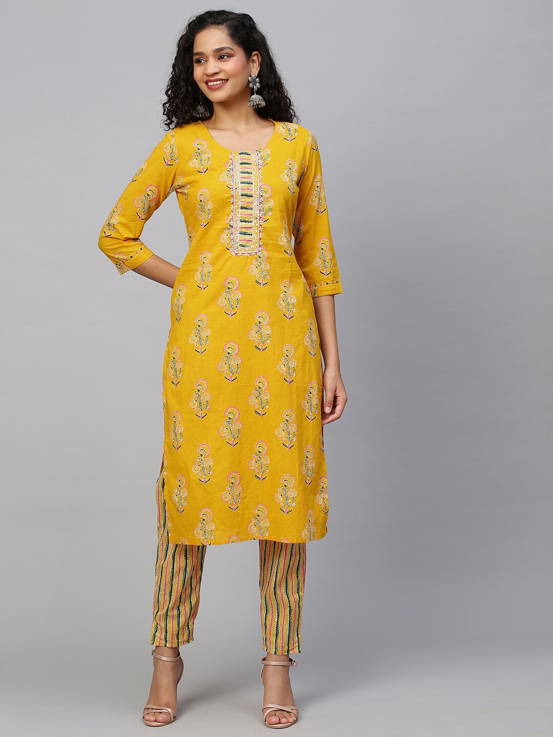 

INDYES Women Yellow Floral Printed Pure Cotton Kurta with Trousers