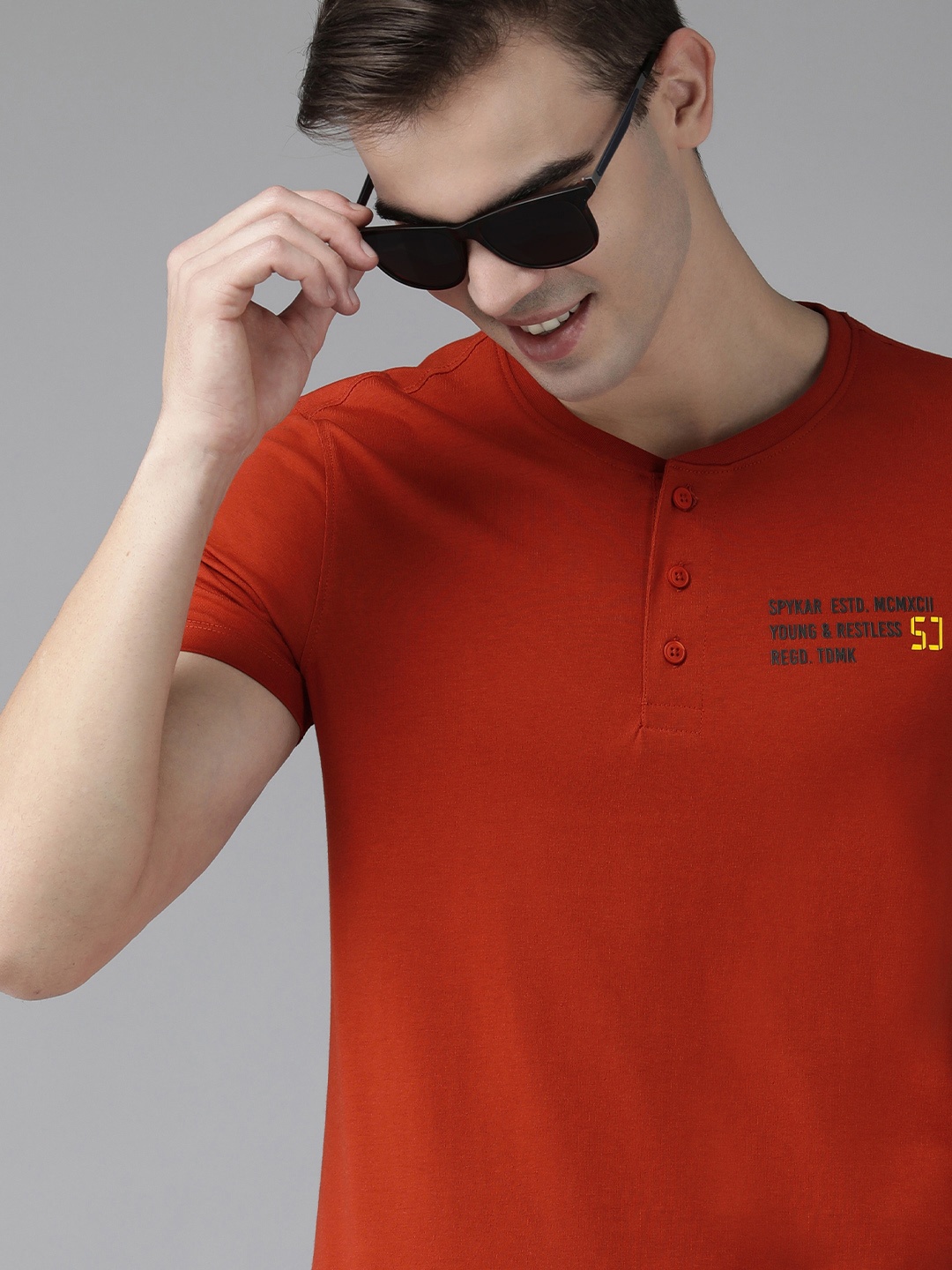 

SPYKAR Men Typography Henley Neck Slim Fit T-shirt, Red