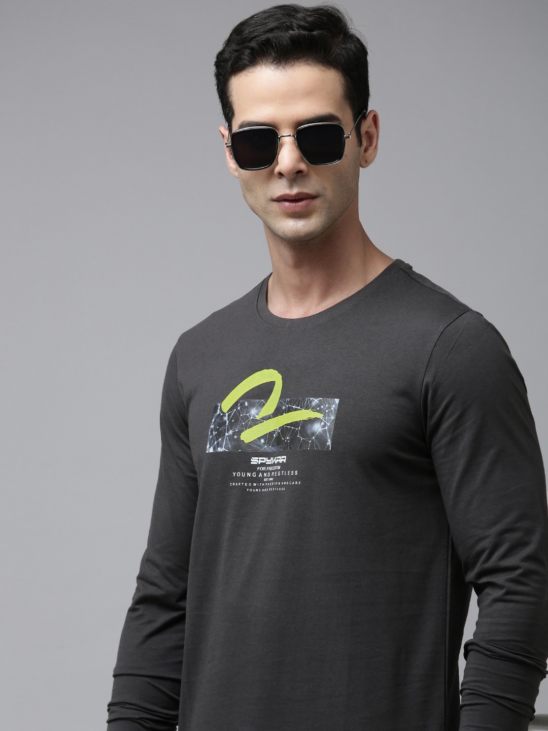 

SPYKAR Men Graphic & Typography Print Knitted Slim Fit T-shirt, Charcoal
