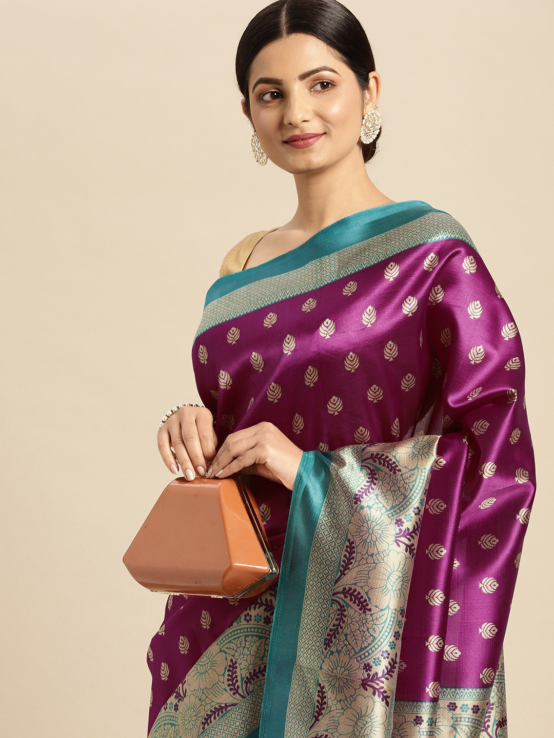 

SANGAM PRINTS Magenta & Golden Ethnic Motifs Print Saree