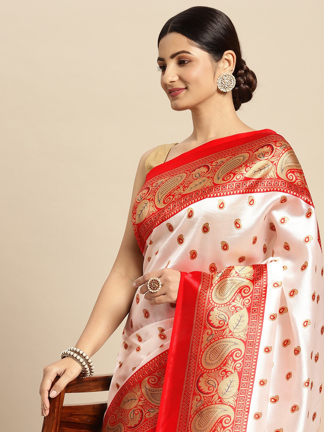 

SANGAM PRINTS Off White Ethnic Motifs Print Saree