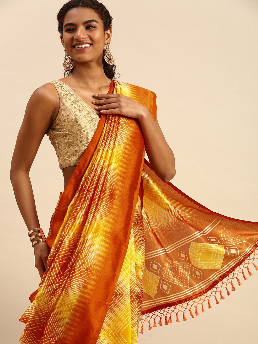 

SANGAM PRINTS Orange & White Geometric Print Art Silk Saree