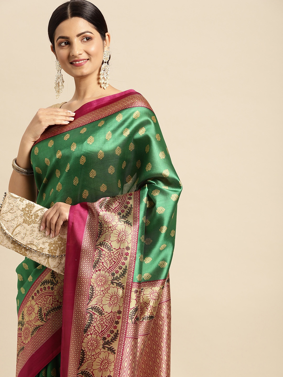 

SANGAM PRINTS Green & Golden Ethnic Motifs Print Saree
